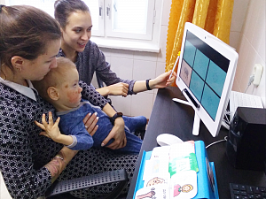 Омский центр «Наши дети» использует айтрекер для обучения детей